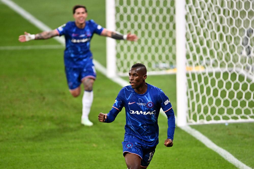 杜兰特关键补篮锁定胜局