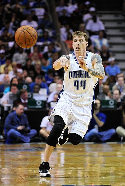 NBA：湖人加时战胜掘金 詹姆斯全场拿下38分